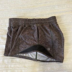 Lululemon hotty hot shorts in heather grey 4”